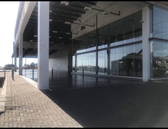 3,050M² SHOWROOM TO LET IN WATERVAL EAST